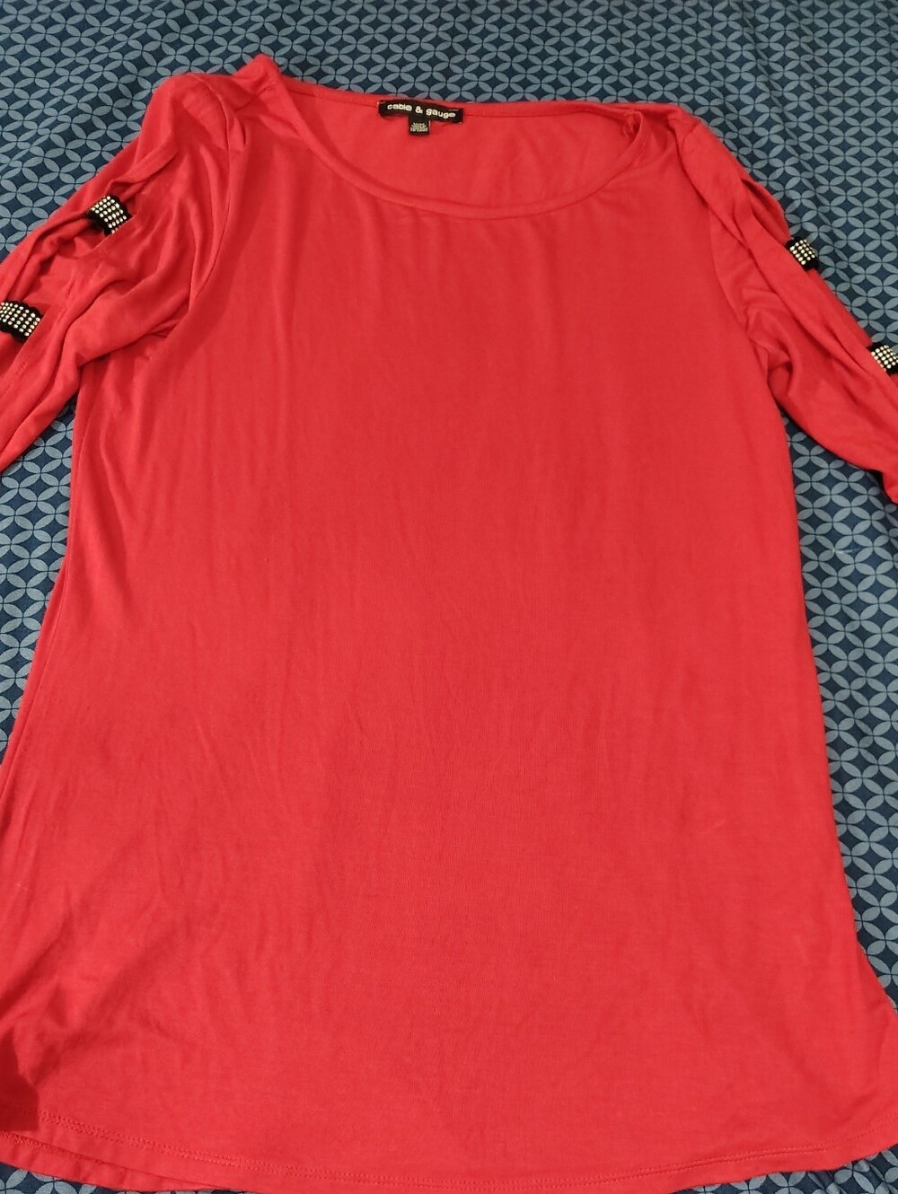 Cable & Gauge Womens Medium Tunic Top Long Sleeve Cutout Rhinestone Red